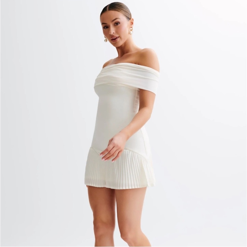 Meshki Melina Elegant Off-Shoulder Dress